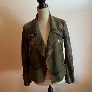 Marrakech camouflage jacket, size xs, worn a hand full of times.